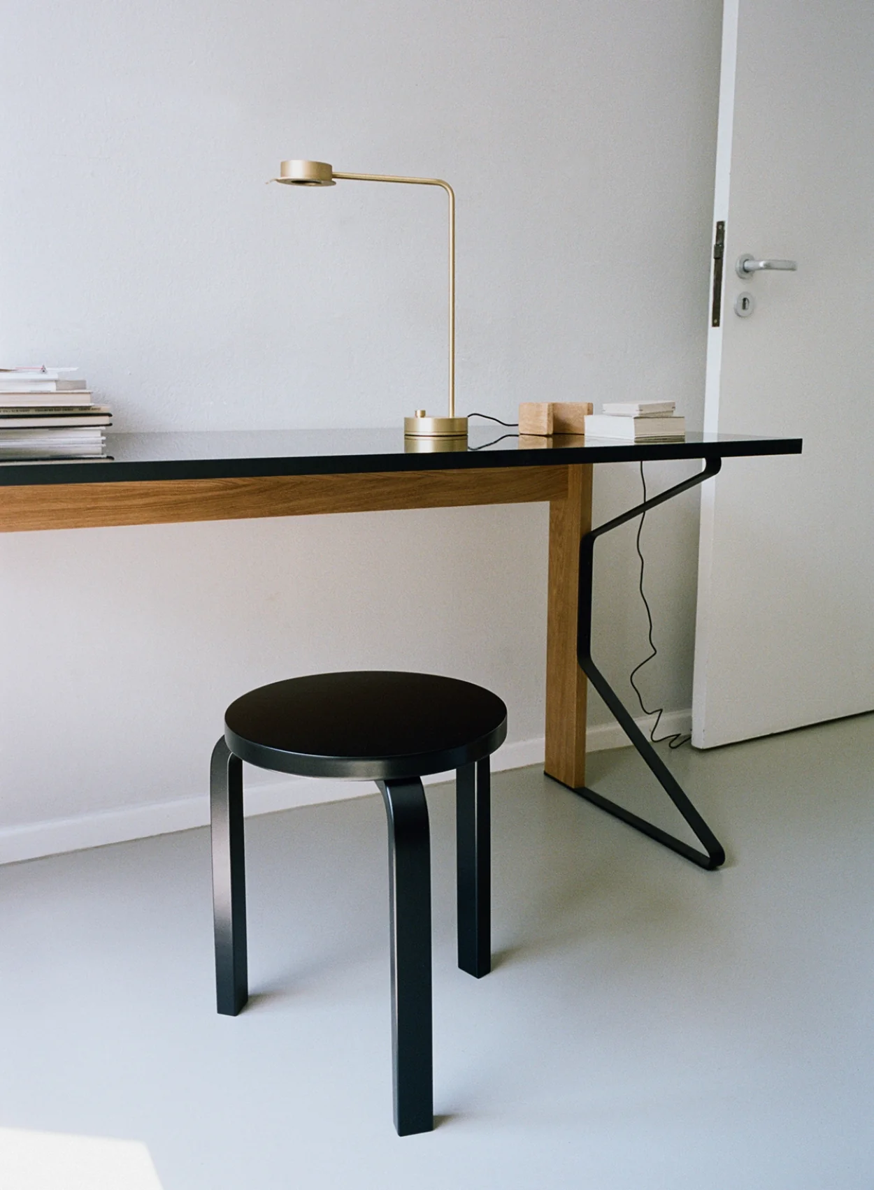 Stool 60, Legs Black, Seat Black – Artek Stool 60, Legs Black, Seat Black – Artek