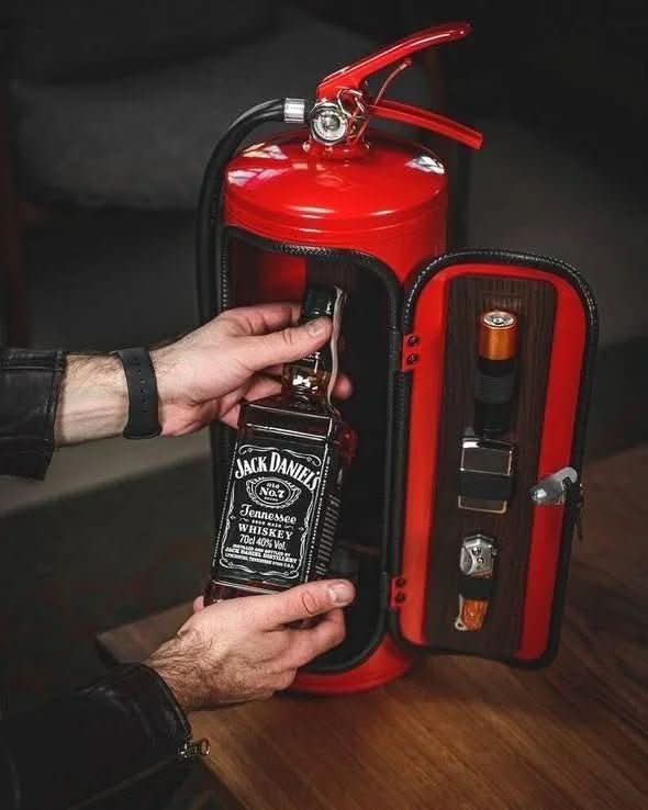 Verborgen VuurBar – Verborgen Mini-Bar in Brandblusser-Design voor Stijlvolle Drankopslag - Afbeelding 2