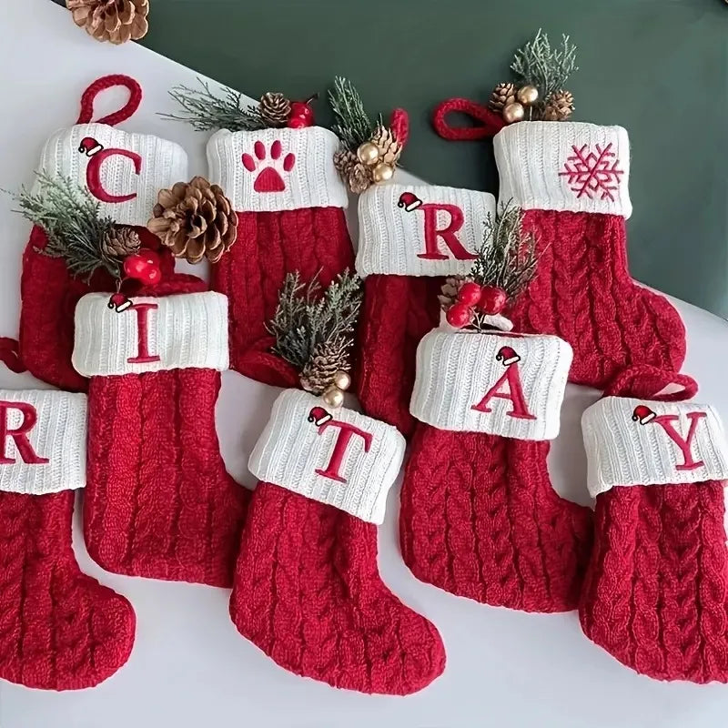 LetterJoy Gepersonaliseerde Kerststrumpf – Stoffen Kerstdecoratie met Initialen en Klassiek Ontwerp