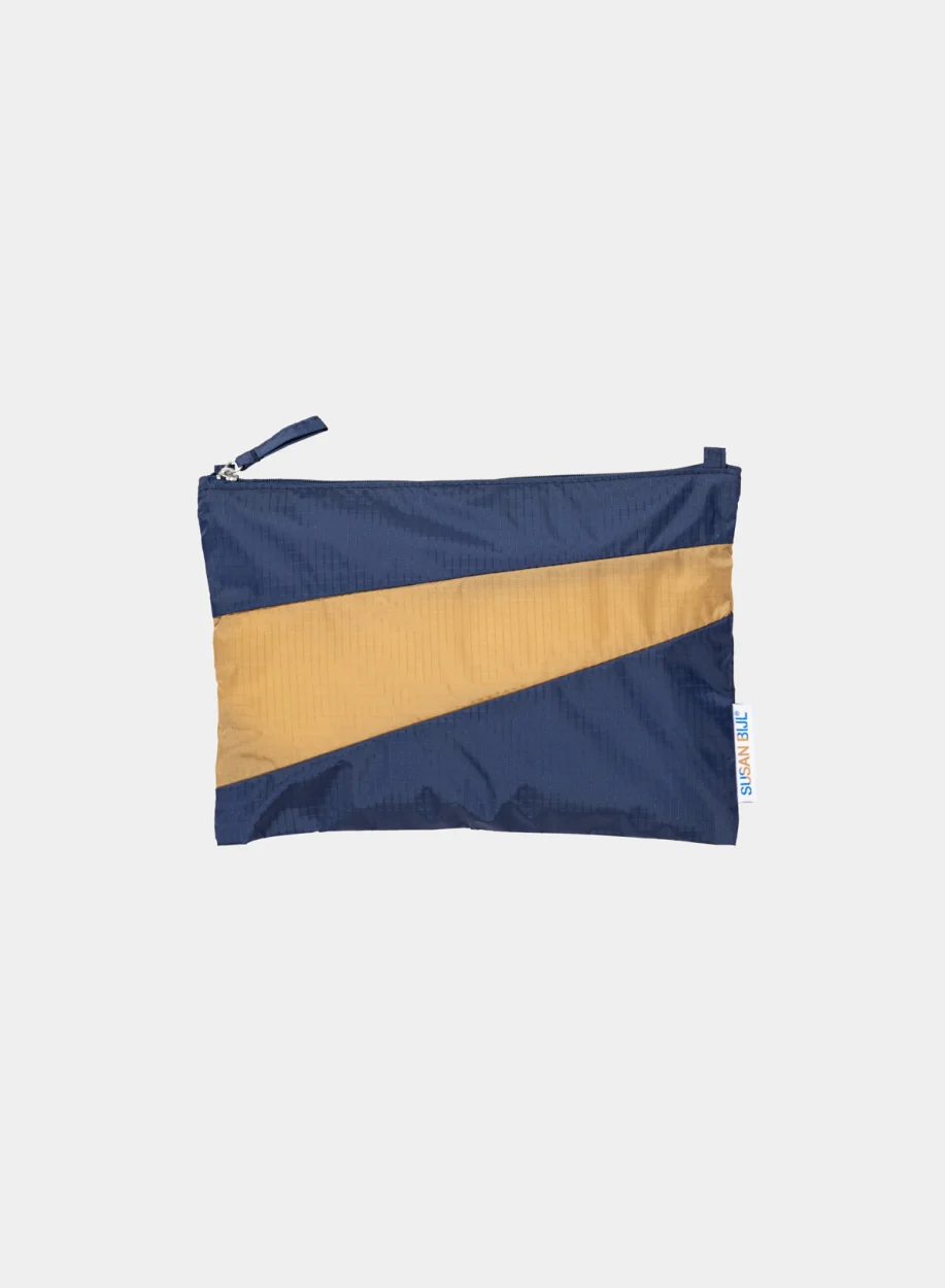 The New Pouch Navy & Camel Medium The New Pouch Navy & Camel Medium