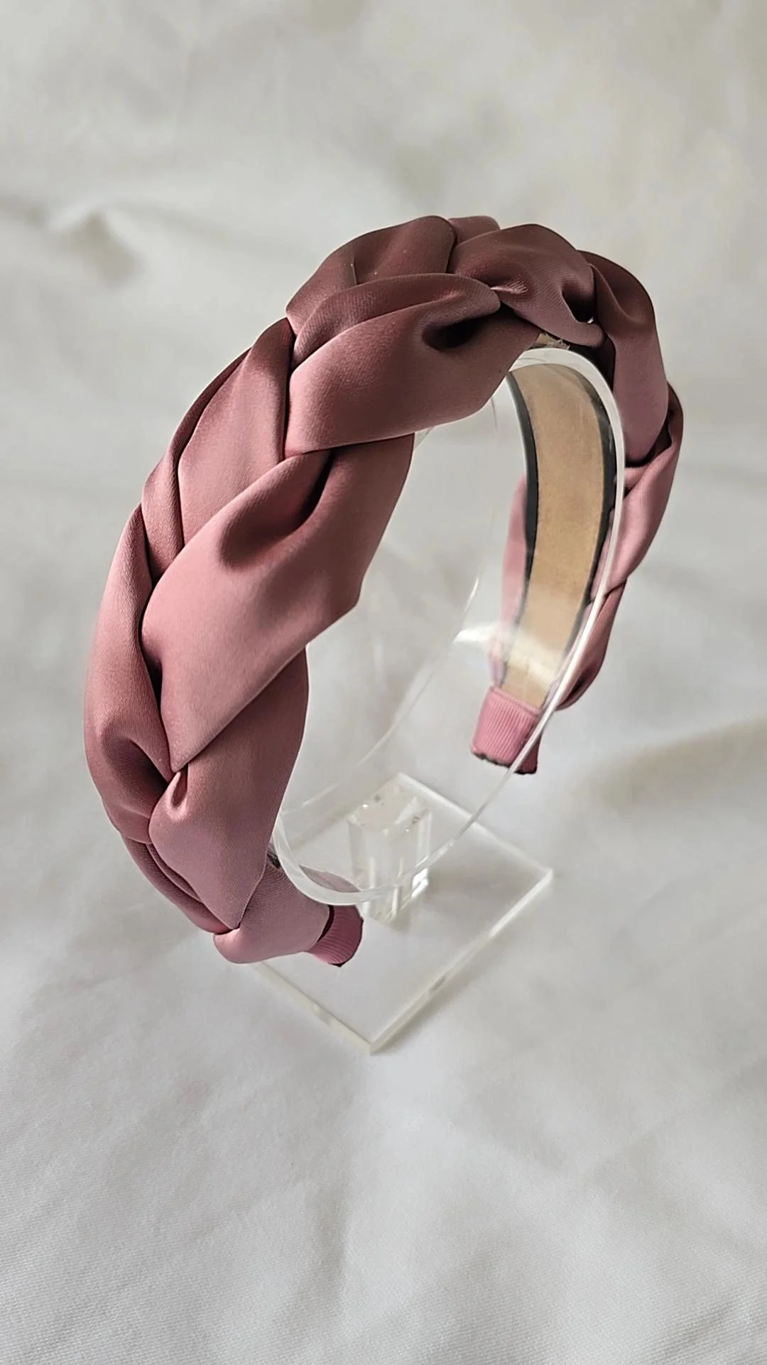 By Mev | Harde hoofdband gevlochten Satijn | Roze-Mauve By Mev | Harde hoofdband gevlochten Satijn | Roze-Mauve