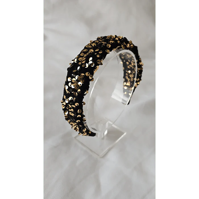 By Mev | Harde hoofdband met bedekte pailletten | Goud By Mev | Harde hoofdband met bedekte pailletten | Goud