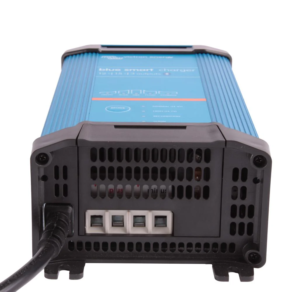 Victron Acculader Blue Smart IP22 12V/15A (3) Victron Acculader Blue Smart IP22 12V/15A (3)