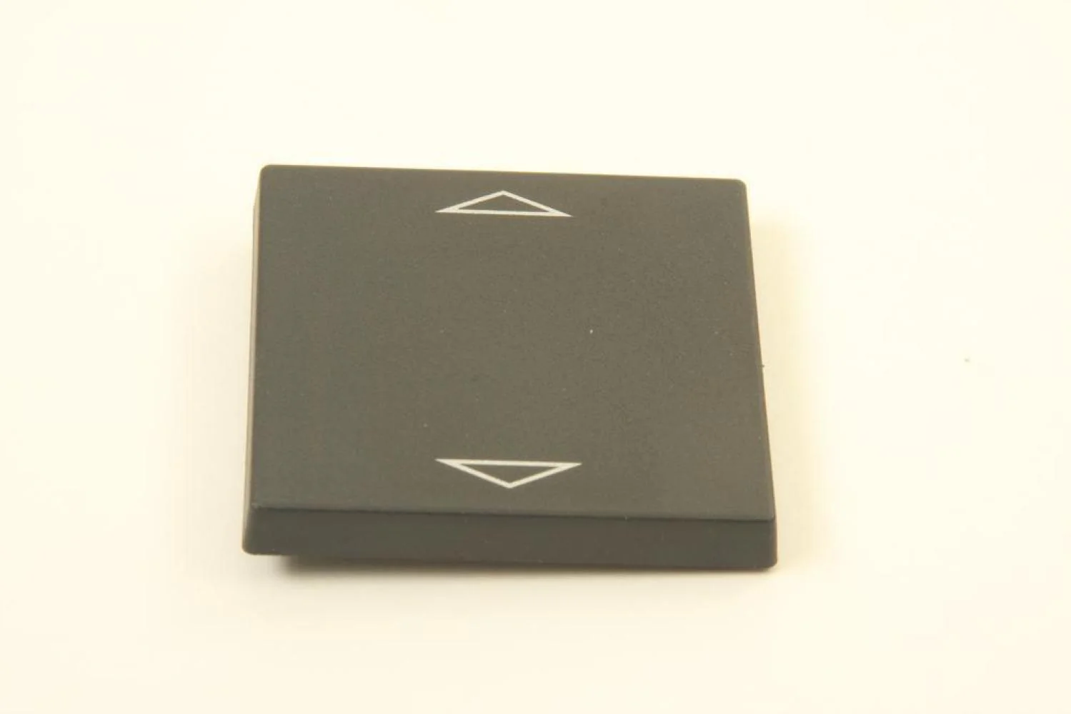 Presto Afdekplaat Wipschakelaar Enkel Pijlen Ansor Switch S-20.000 Zwart Presto Afdekplaat Wipschakelaar Enkel Pijlen Ansor Switch S-20.000 Zwart